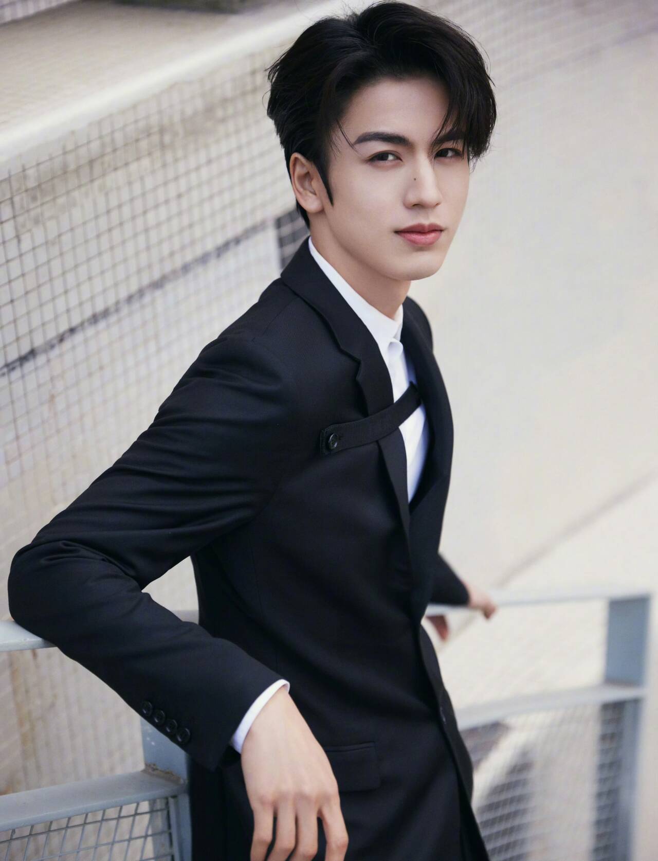 c5d4bd00c42ef6e4aae465827a5886b3_720.png 張凌赫出席迪奧2022冬季男裝秀活動/壹號娛樂