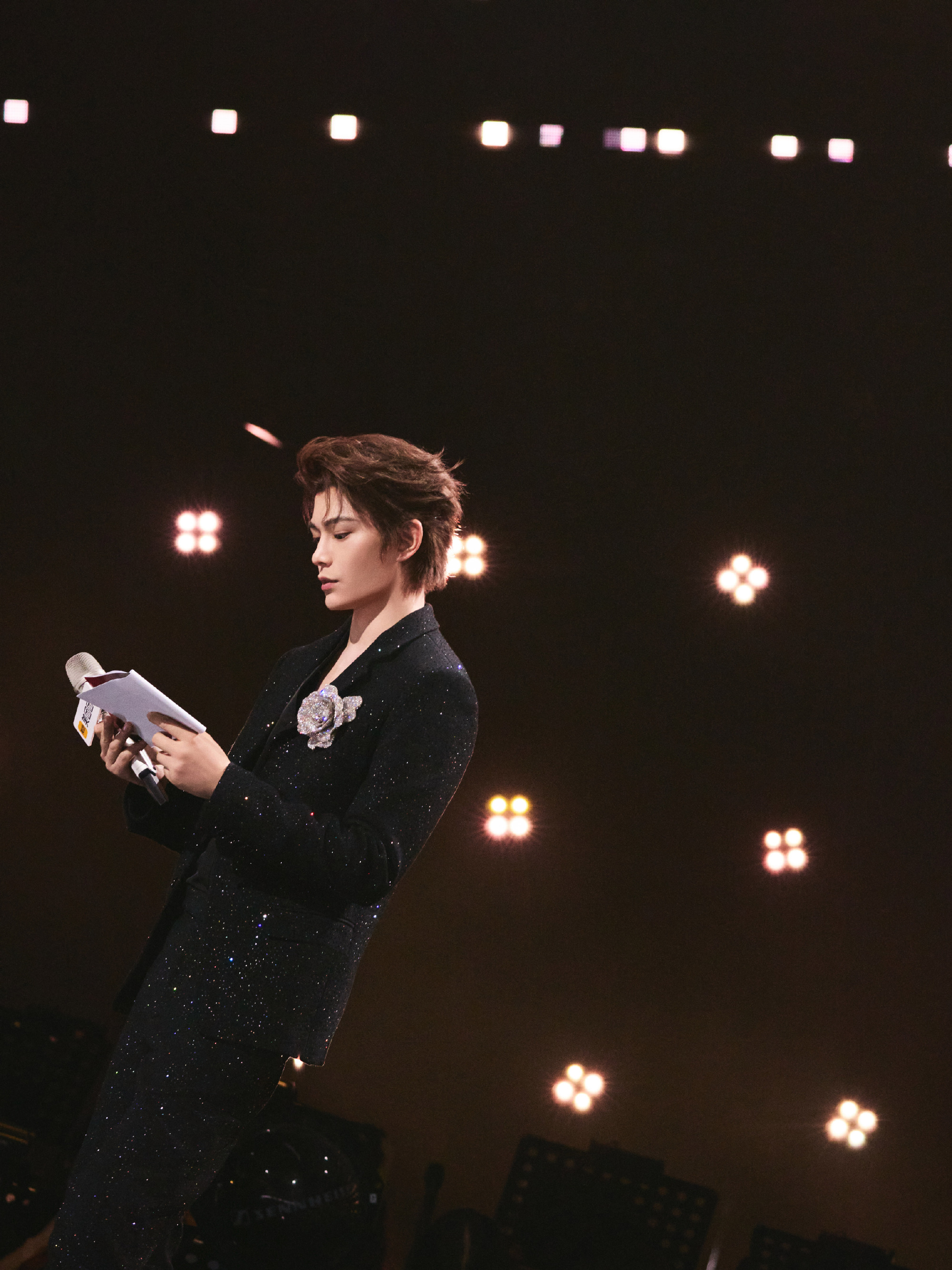 007rIe73ly1hvvbrn3pp6j33of4wlhdw.jpg 丁禹兮下一戰(zhàn)歌手/壹號娛樂